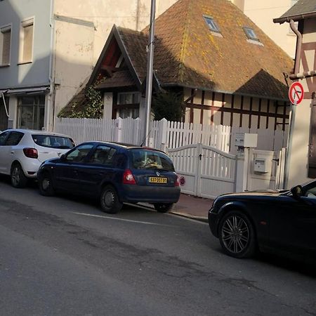 Charmante Maison Coeur De Ville La Gare Des Vacances Deauville Buitenkant foto
